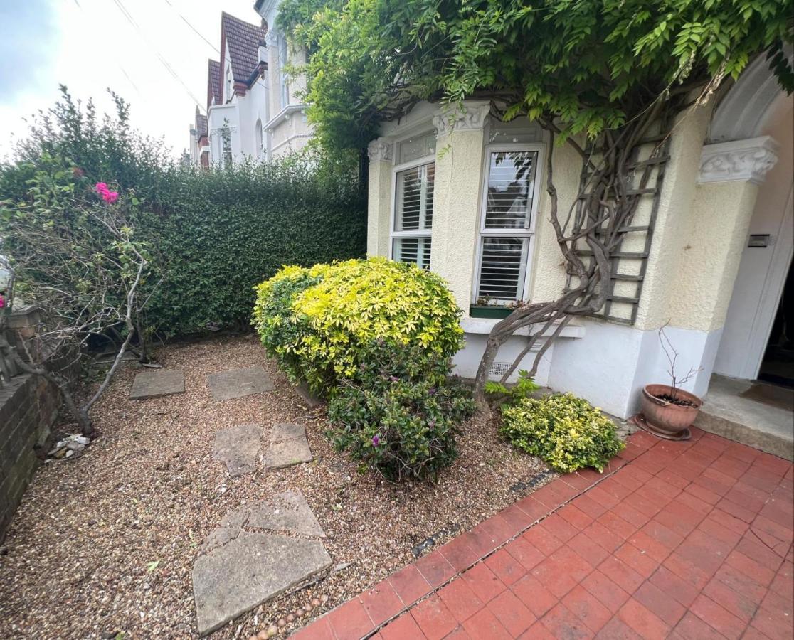 Grand Tulse Hill Villa London Exterior photo
